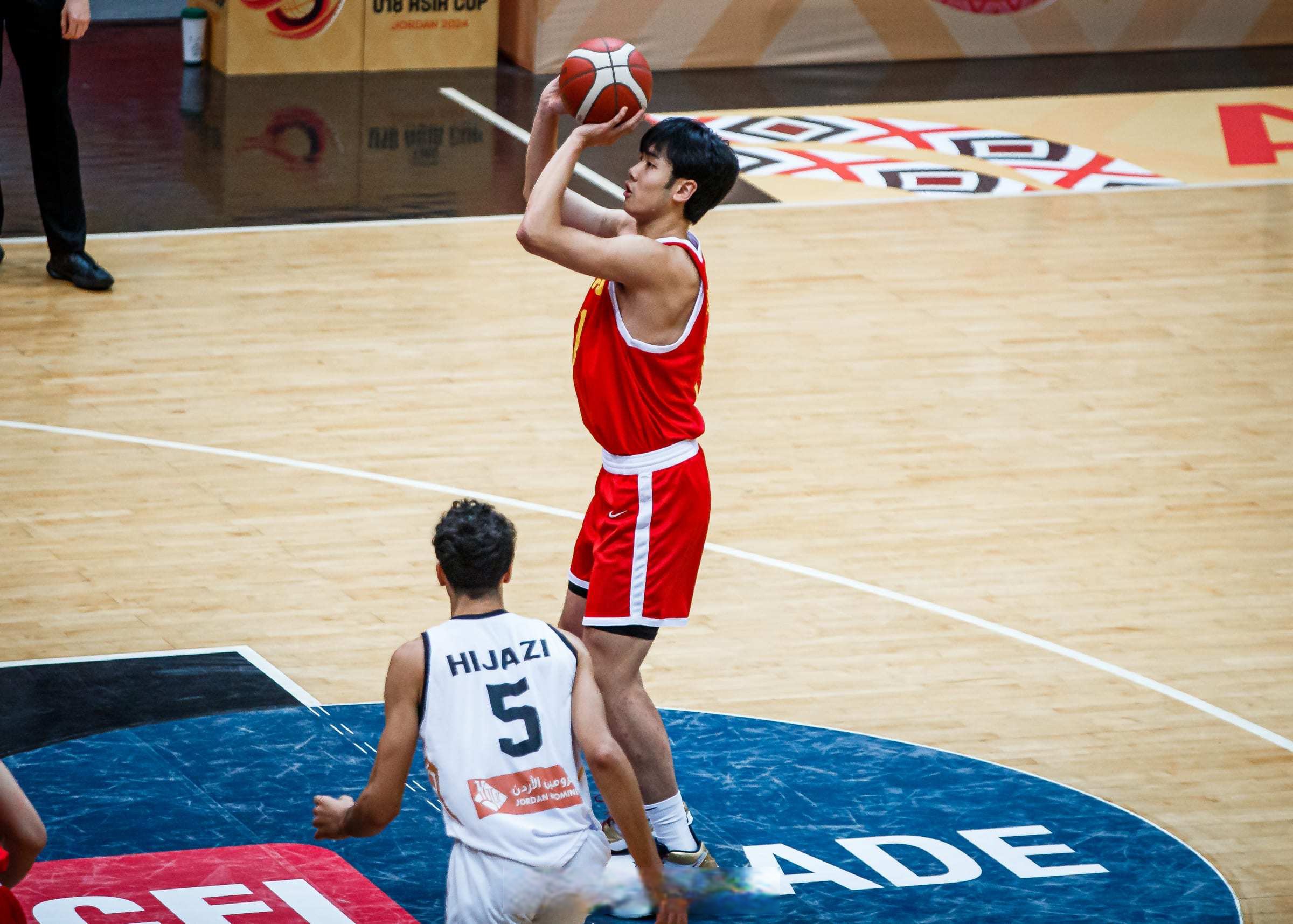 斗鱼官方下载-加时末段广东宏远绝杀压哨：亚冠节点到来，球迷炸锅，身体对抗强度拉满 