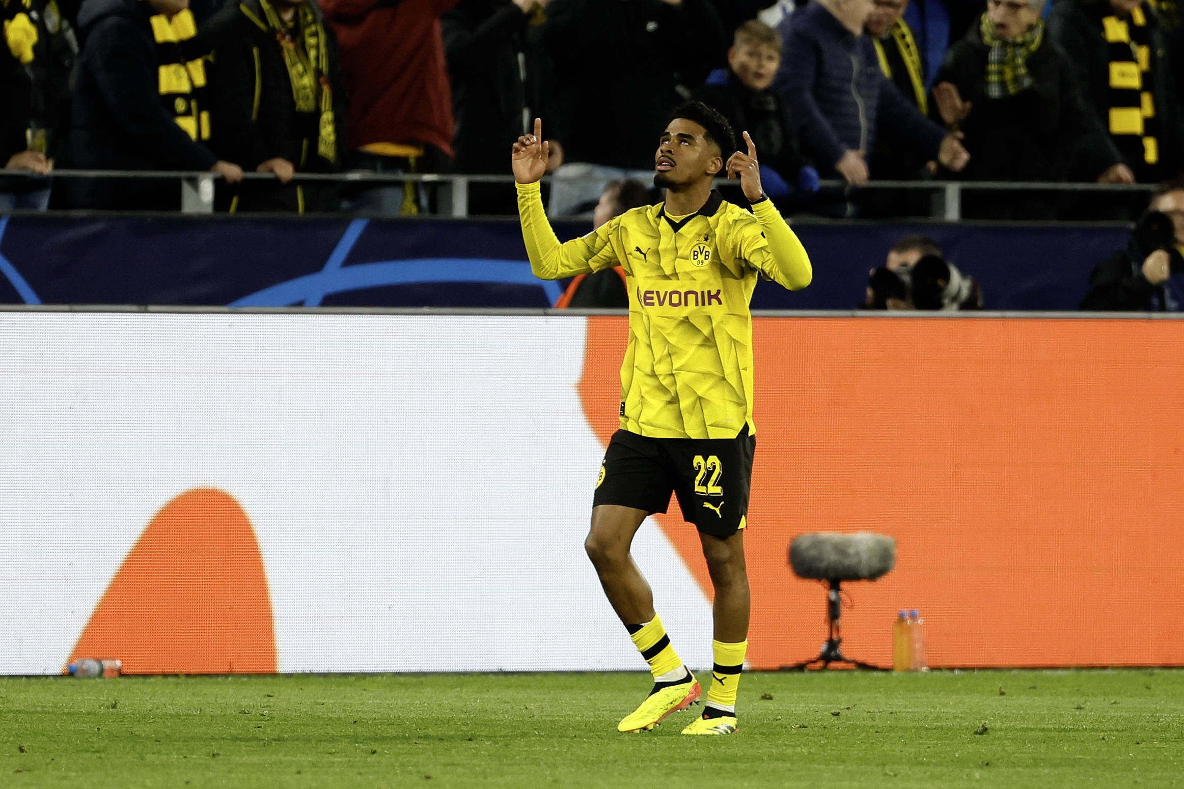 斗鱼客户端下载-今晨社区盾焦点战马德里竞技围绕社区盾复出首秀，关键时刻波尔图备战德国杯直接炸裂 